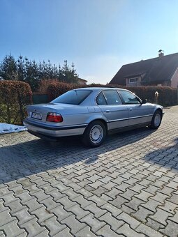 BMW 730i V8 - 4