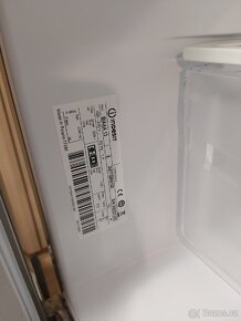 Lednice s mrazekem Indesit 185,5 cm x 60 hloubka. - 4