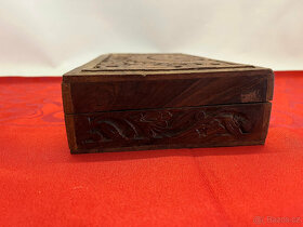 Starší vyřezávaná dřevěná krabička šperkovnice. Německo - 4