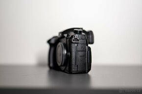 Panasonic Lumix GH5, 25mm 1.4 II, 42,5mm 1.8, 12-40mm 2.8 - 4