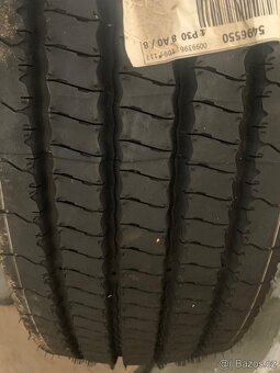 Prodám nové pneu 235/75R 17,5. 4x záběrové, 2x vodicí - 4