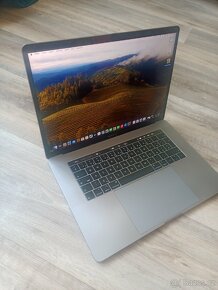 MacBook Pro 15" A1990 - 4