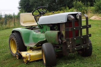 John Deere -traktůrek - 4