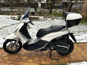 Piaggio Beverly 350ie, ABS, ASR - 4