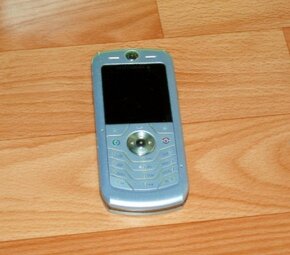 Mobilní telefon Motorola L6 Silver - 4