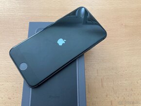 Apple iPhone 8 Black 64 GB - 4