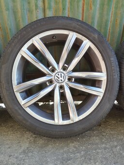 Alu disky VW 5x112 8Jx18 ET44 + 235/45 R18 94W Pirelli letní - 4