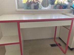 IKEA růžovo/bílý psací stůl s policovou skříní - 4