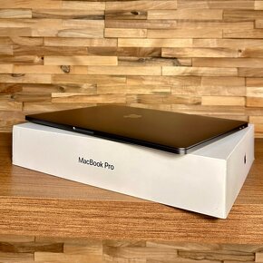 MacBook Pro 15 Touch Bar, i7, 2018, 32GB RAM, 1TB ZARUKA - 4