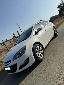 Opel Astra Sports tourer 1.4 (2017) plná serviska - 4