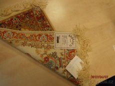 Krásný hedvábný kobereček, ruční práce - 4