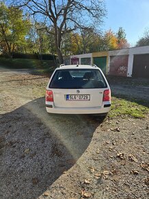 Volkswagen Passat - 4