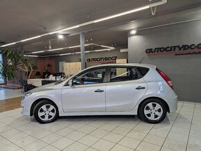 Hyundai i30 1.6CRDi 66kW VÝHŘEVY, KLIMA - 4