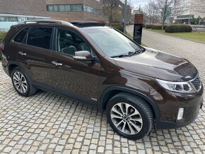 Kia Sorento 2.2CRDi 4x4 AUT KAM TAŽNÉ SERVISKA PANORAMA - 4