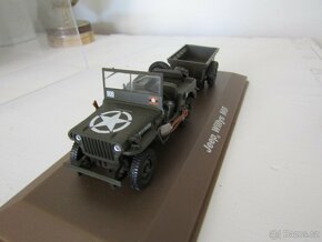 Starý model auta Jeep Willis , kovový - 4