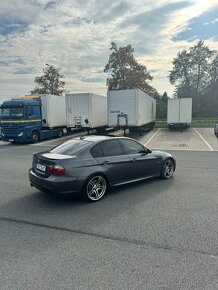 Bmw 330i e90 M-paket - 4