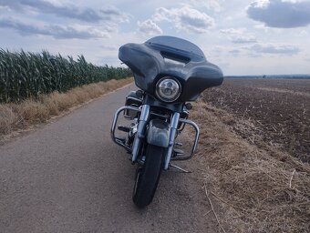 Harley Davidson FLHX Street Glide - 4