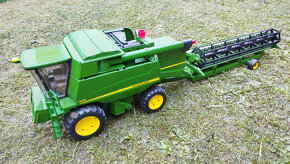 Bruder 2132 Kombajn John Deere T670i - 4