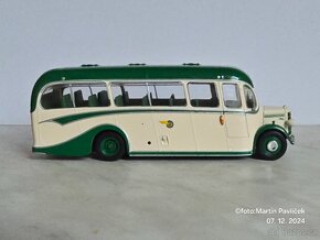 Model autobusu Bedford OB - 4