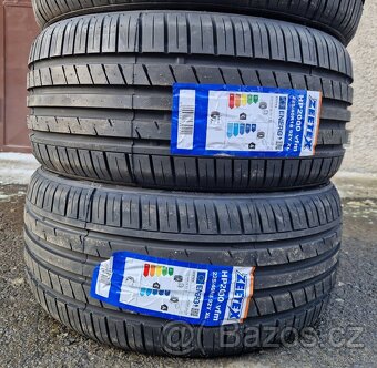 4x Nove letni pneu pneu 225/40/18...92Y...XL. ZEETEX - 4