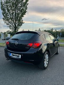 Opel Astra J plná výbava - 4