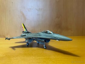 F-16 falcon - model letadla 1:72 - 4