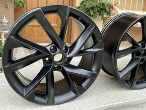 VEGA SCHWARZ MATT orig.skoda Superb3V  5x112  8j x19 ET 44 - 4