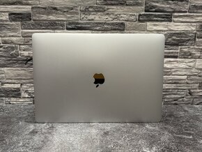 CTO MacBook Pro 15" 2017 i7 / 16GB / 500GB / Pro 560 - 4