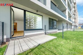 Prodej bytu 1+kk 44 m² s předzahrádkou - 4