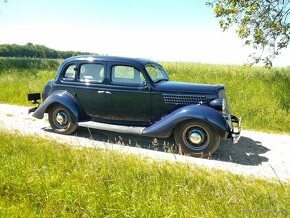 1935 Ford 48 saloon - 4