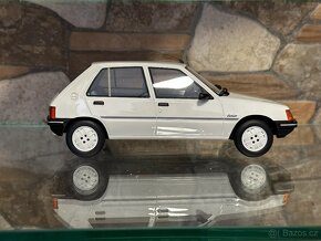 Peugeot 205 Junior bílá - 4