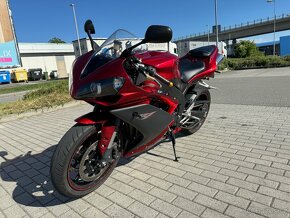 Yamaha YZF R1 - 4