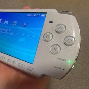 Sony PSP 3004 - Pearl White - 4