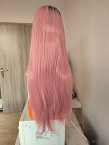 Nová dlouhá růžová Lace front paruka s tmavým odrostem - 4