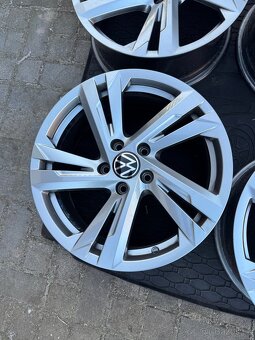 ORIGINÁL Alu Volkswagen Valencia R17, 5x112 - TOP STAV - 4