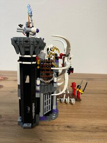 Lego Ninjago: Garmadonova Temná Pevnost: 2505 - 4