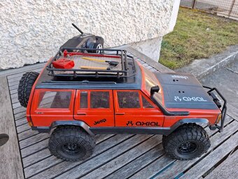 Prodám Axial SCX10 4x4 - 1:10, Jeep Cherokee XJ 4WD - 4