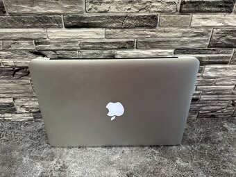 MacBook Pro 13" 2015 i5 / 8GB / 256GB - 4