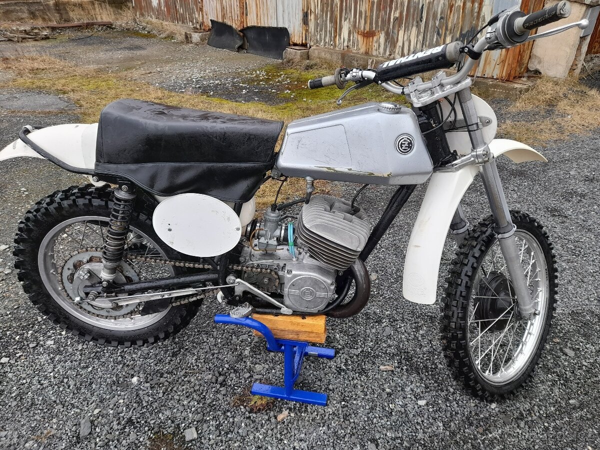 CZ 380 motocros clasic