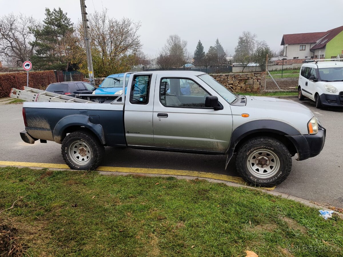 Prodám Nissan Navara (4x4) - King Cab 2,5 Td - 98kw (D22)