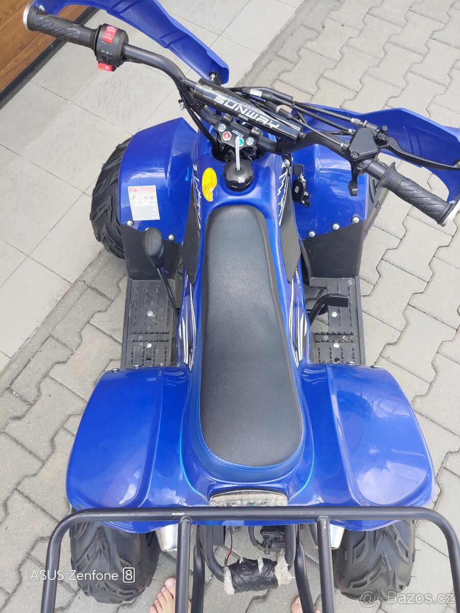 Dětská čtyřkolka ATV Grizzly / 125 ccm + HELMA