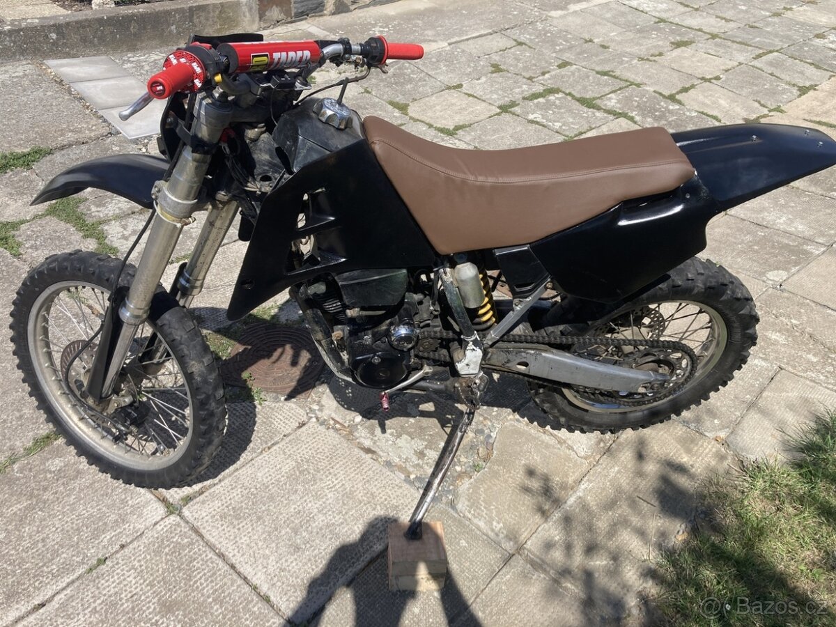 Moto Stomp 250 kroska na velkých kolech