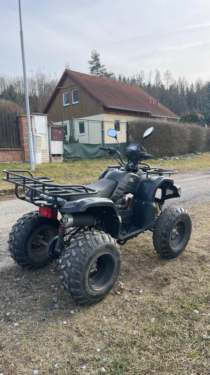 Čtyřkolka BigHummer 250 ccm čtyřtaktní, najeto 270 km.