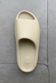 Yeezy Slides (35EU) - 5