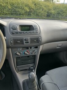 Toyota Corolla 1.4 Vvti Rok 2000 - 5