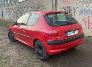 Peugeot 206 1.4i benzin Rok 2002. Zimní pneu - 5