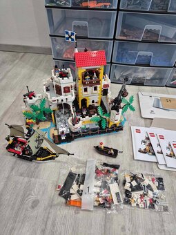 LEGO MIX 33kg + 10320 + 21322 (2x) - 5