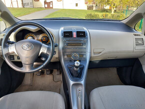 Toyota Auris 1.6, benzin 91 kW, 2. majitel - 5