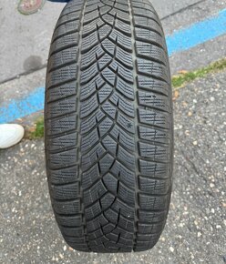 Zimní pneumatiky 4x GoodYear 215/55/R17 98V + disky 7Jx17 - 5