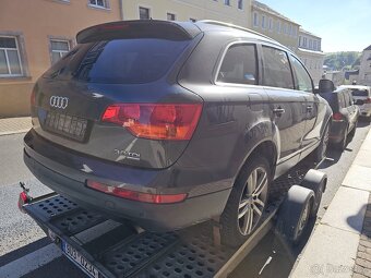 AUDI Q7 3.0tdi V6 a 4 2i V8 - 5